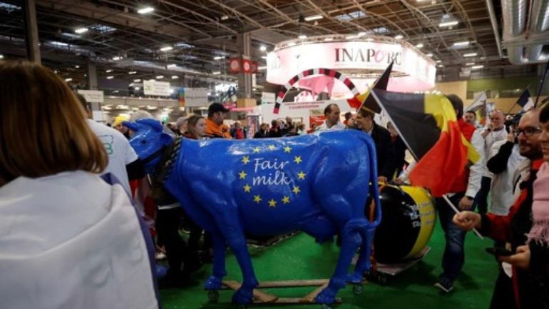 Les producteurs européens s’attendent à une crise du lait et demandent à l’Europe une réduction volontaire des volumes