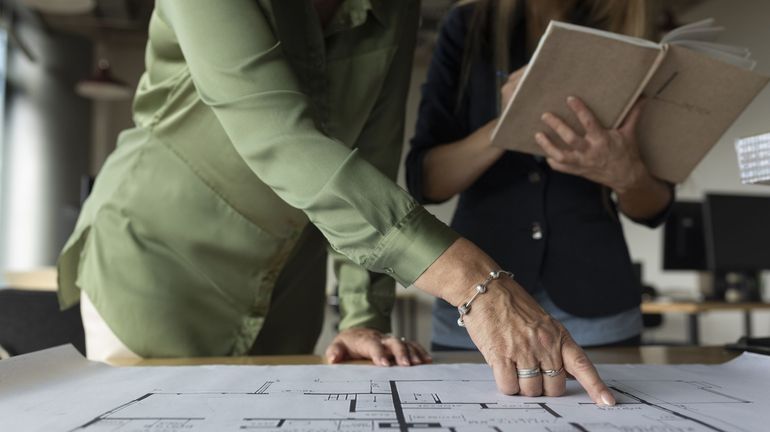 Architectes professionnels, les inégalités de genre persistent : "Quand je dis que je suis architecte, on me répond architecte d’intérieur ?" Architectes professionnels, les inégalités de genre persistent : "Quand je dis que je suis architecte, on me répond architecte d’intérieur ?"