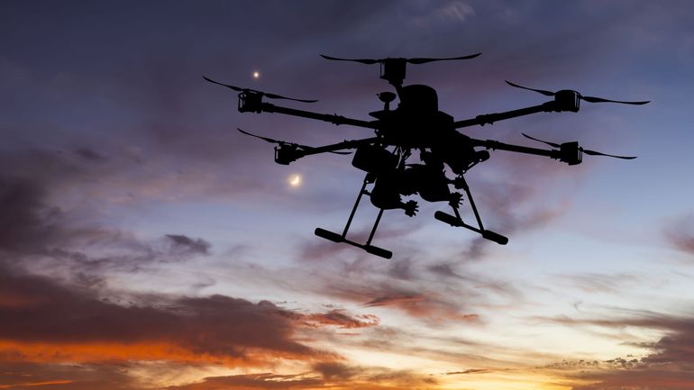 Des drones au-dessus de nos têtes, branle-bas de combat émotionnel ? On réagit comment ? Des drones au-dessus de nos têtes, branle-bas de combat émotionnel ? On réagit comment ?