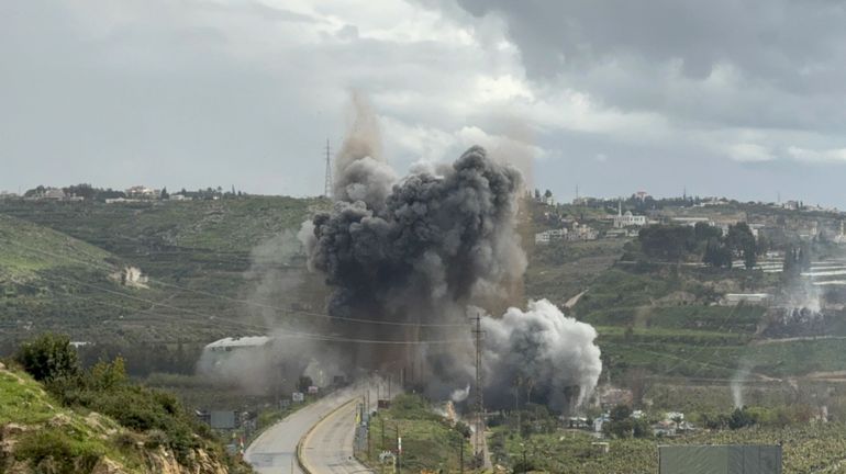 Guerre au Moyen-Orient : l'armée israélienne annonce avoir détruit le pont principal reliant Beyrouth au Liban-Sud