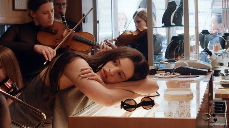 Et si en 2026, la musique pop arrêtait enfin de courir ?