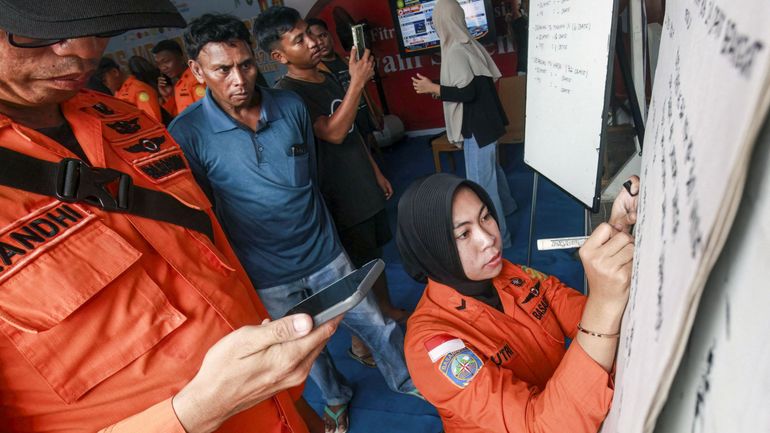 Indonésie : un ferry reliant Java et Bornéo chavire, six morts et 130 personnes encore recherchées