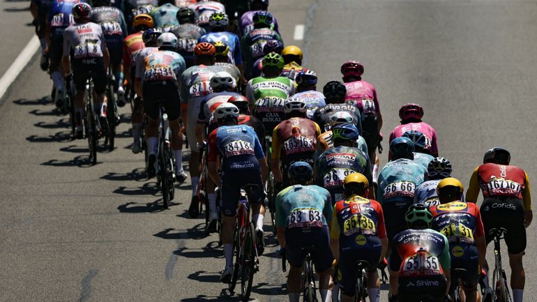 Direct vidéo - Vuelta 2026, 14e étape : une quarantaine de coureurs dans l'échappée, Vermaerke sort en solitaire