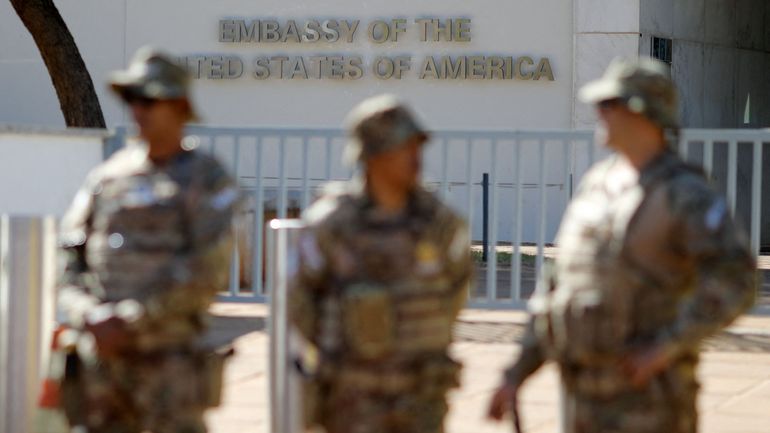Brésil : les États-Unis suspendent les services de leurs ambassades et de leurs consulats