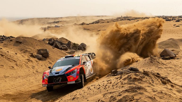 WRC Arabie saoudite : Fourmaux en tête, coup dur pour Evans, tout reste possible pour le titre (direct vidéo à 11h50) WRC Arabie saoudite : Fourmaux en tête, coup dur pour Evans, tout reste possible pour le titre (direct vidéo à 11h50)
