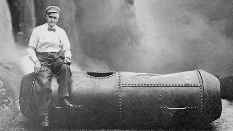 La minute historique : en 1911, il devient le premier homme à franchir les chutes du Niagara dans un tonneau