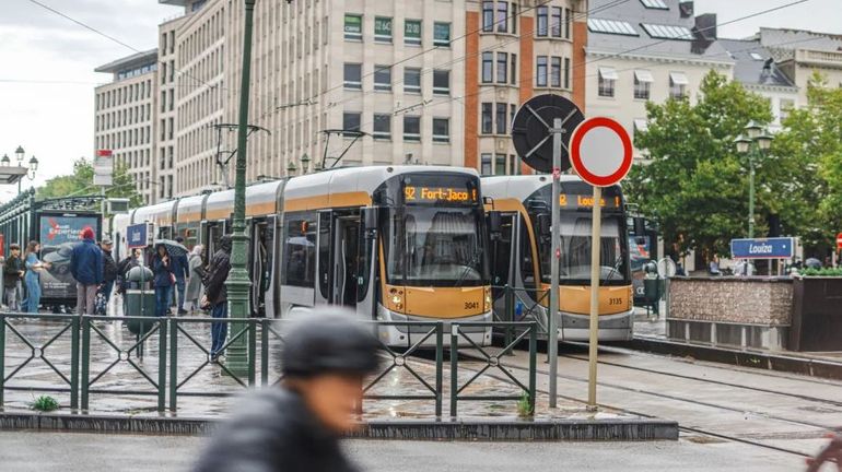 Les trams bruxellois 92, 93 et 81 de retour rue du Bailli et de la Régence