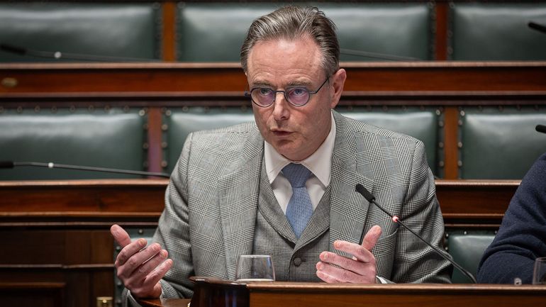 "On pense un cheval et à la fin, on a un chameau qui pue" : le style De Wever, références, citations et un brin d'humour