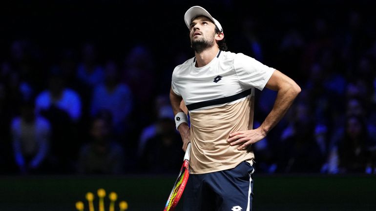 Masters 1000 de Paris: Vacherot dominé en quarts par Auger-Aliassime Masters 1000 de Paris: Vacherot dominé en quarts par Auger-Aliassime