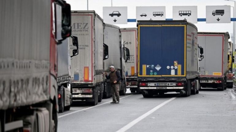 Balkans : troisième jour de blocage par des routiers des postes-frontières avec l'UE
