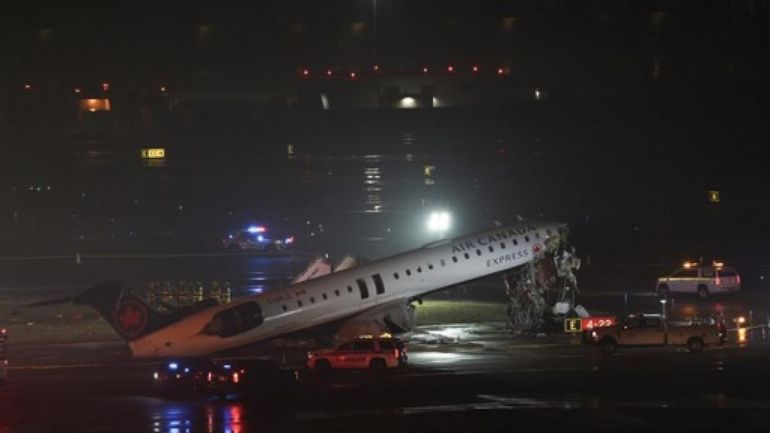 Etats-Unis : une collision entre un avion et un véhicule sur une piste d'atterrissage à LaGuardia fait deux morts