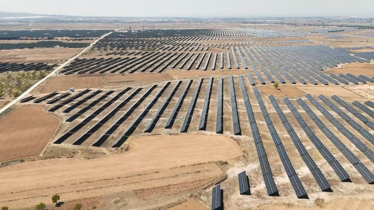 En Chine, la course aux énergies vertes face au "paradoxe" du charbon : les challenges du plus grand émetteur de gaz à effet de serre au monde