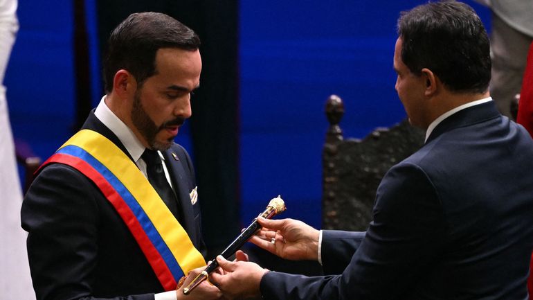 À peine investi, le nouveau président colombien reçoit une aide d'un milliard de dollars de Washington