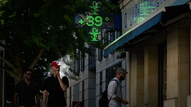 En France, face à la troisième canicule en deux mois, le gouvernement déclenche un plan inédit