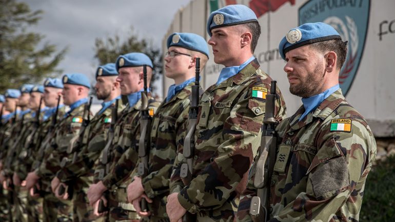 Guerre au Moyen-Orient : mort de Casques bleus, projet de péage au détroit d'Ormuz, hausse des prix des carburants, voici l'essentiel de ce lundi 30 mars