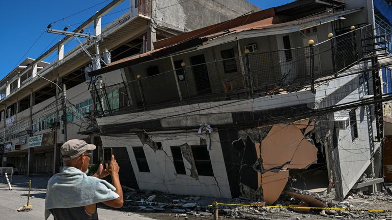 Philippines : le bilan du séisme monte à 41 morts, des patients soignés à l'extérieur des hôpitaux