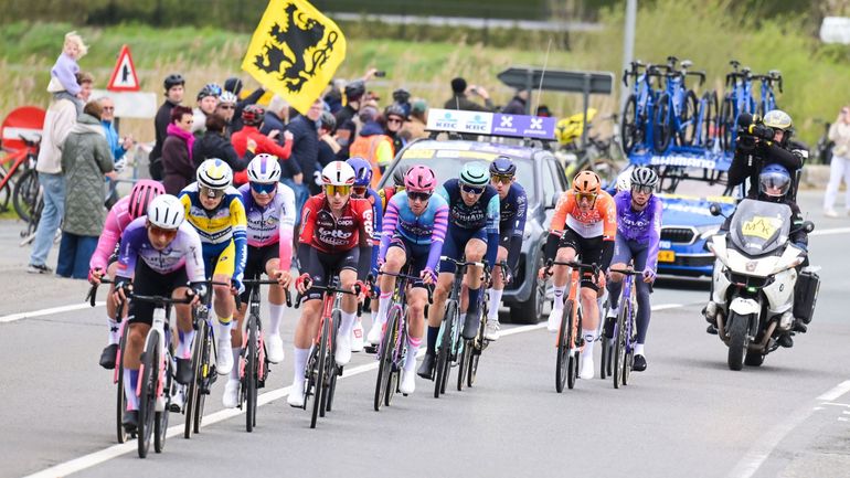 Direct audio et commenté - Tour des Flandres : les monts s'enchaînent, le peloton contrôle l'échappée
