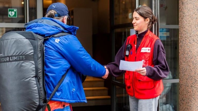 "On ne veut pas passer l'hiver avec des enfants qui dorment en rue". Le secteur du sans-abrisme déjà saturé avant l'hiver