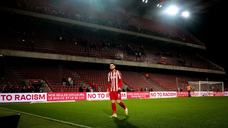 "On est nuls, mais parle-moi avec respect" : Thomas Henry s’emporte contre un supporter après la défaite du Standard face à OHL