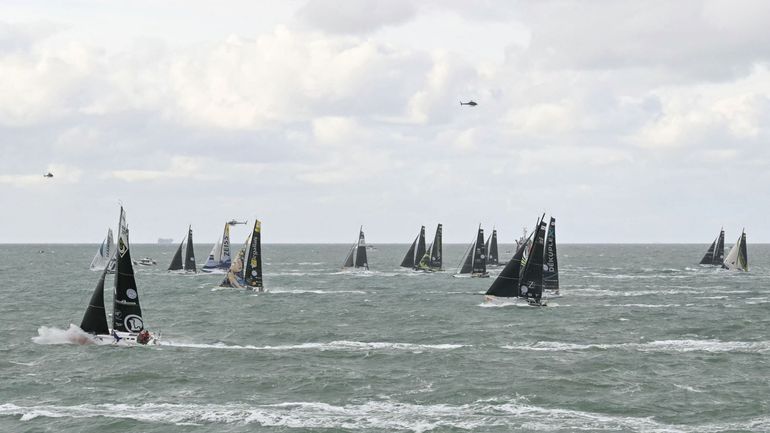 "C'est un désastre" : le voilier de deux Belges couché par un avion et sa voile déchirée sur la Transat Café L'Or "C'est un désastre" : le voilier de deux Belges couché par un avion et sa voile déchirée sur la Transat Café L'Or