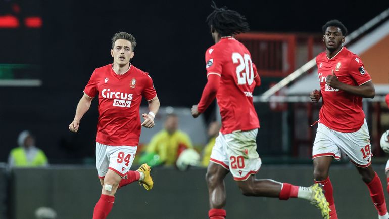 Un coup-franc sublime de Nielsen permet au Standard d'arracher un point salvateur à Genk