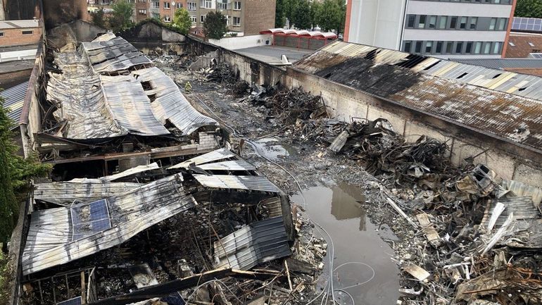 Au moins deux corps retrouvés dans les décombres de l'incendie de ce samedi à Anderlecht