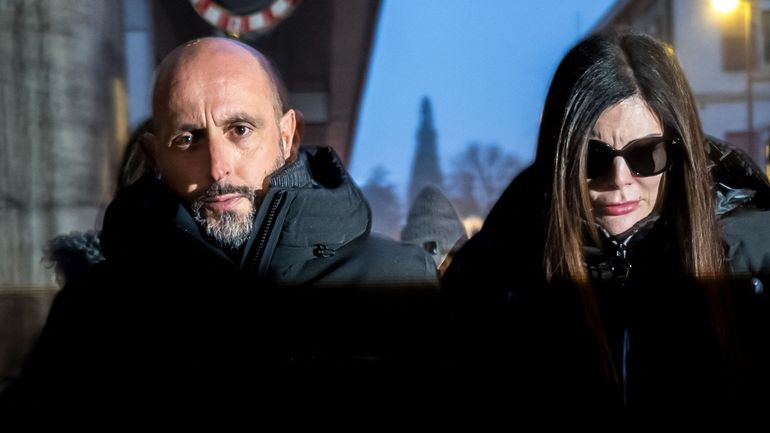 "Je tiens à m'excuser", déclare en sanglots Jessica Moretti, gérante du bar de Crans-Montana, son mari placé en détention préventive