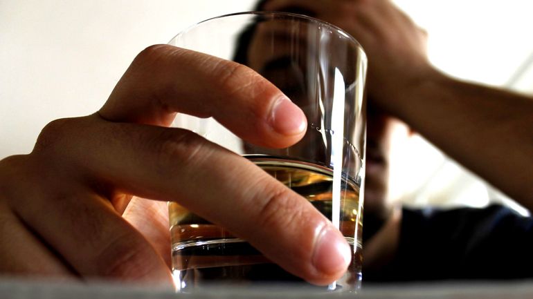 Polémique sur le slogan "l’alcool nuit à la santé" : pourquoi y a-t-il des conséquences dès la première gorgée ?