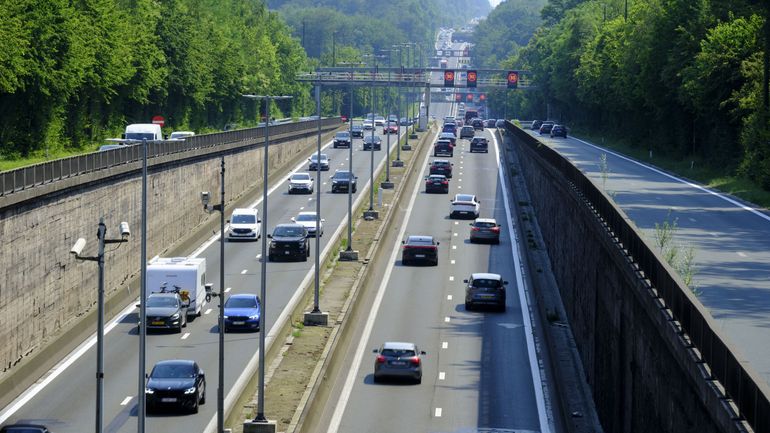 Un ménage belge sur deux opte toujours pour une voiture thermique, selon les données de Statbel