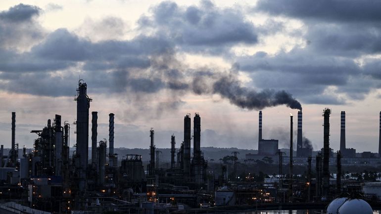 Le Venezuela va ouvrir l'exploitation pétrolière au privé sur fond de réchauffement des relations avec Washington