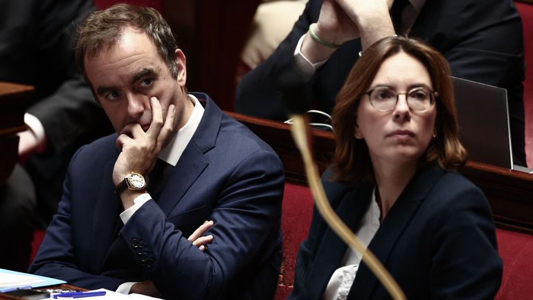 Crise politique en France : le parlement rejette la taxe sur les hauts patrimoines, le PS menace de censure Crise politique en France : le parlement rejette la taxe sur les hauts patrimoines, le PS menace de censure