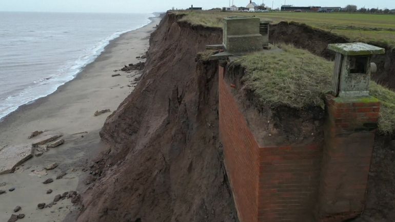 Au bord du vide : un bunker nucléaire menacé par l'érosion côtière au Royaume-Uni
