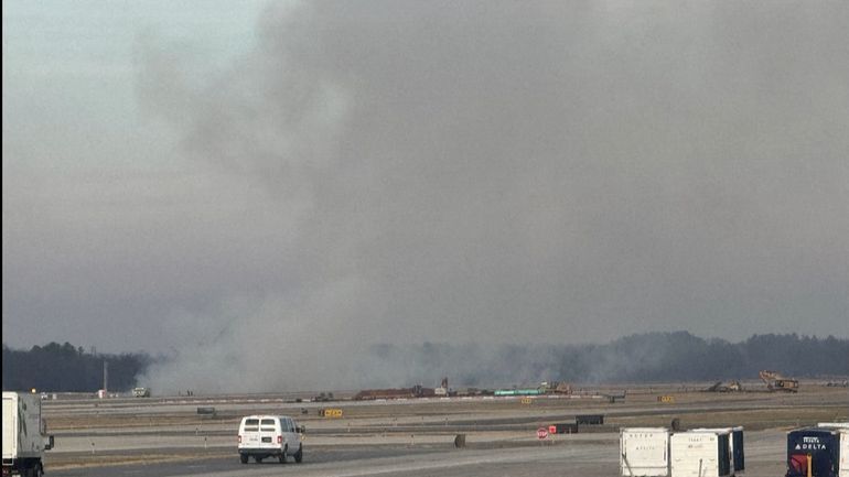 Incendie à l’aéroport de Washington à cause d’un incident de moteur d’un Boeing 777 Incendie à l’aéroport de Washington à cause d’un incident de moteur d’un Boeing 777
