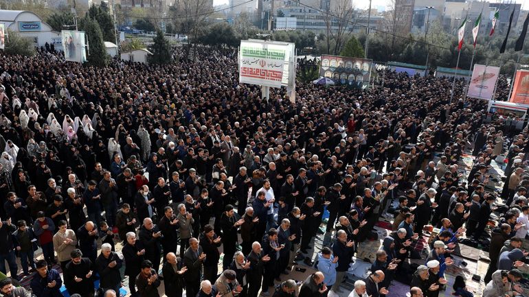 Iran : les croyants chiites sortent en nombre pour la prière de l'Aïd el-Fitr, marquant la fin du ramadan, malgré la guerre
