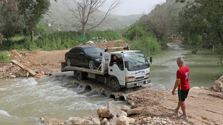 Guerre au Proche-Orient : l'armée libanaise répare ponts et routes endommagés par des frappes dans le sud du pays