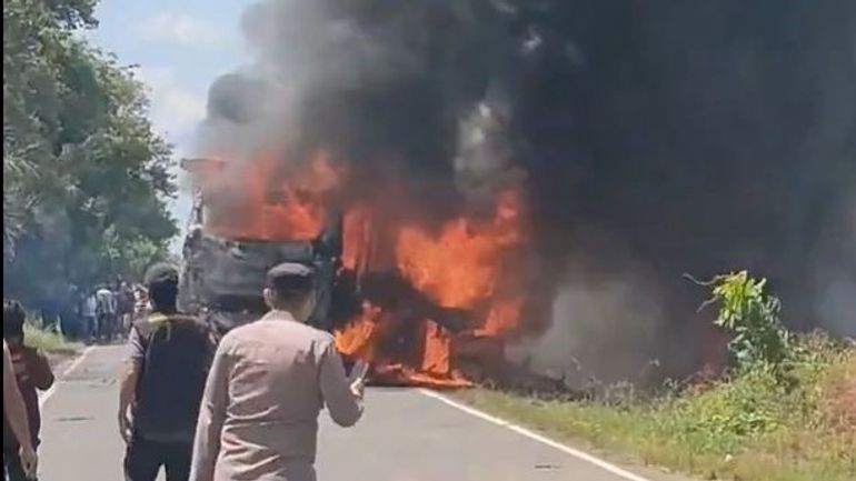 16 morts dans une collision entre un bus et un camion-citerne en Indonésie