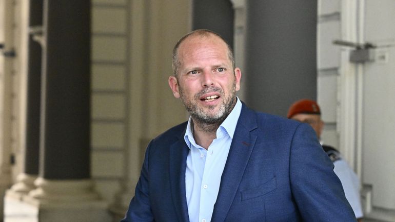 La Défense investit 15 millions d'euros pour se doter de 44 ambulances d'urgence tout-terrain