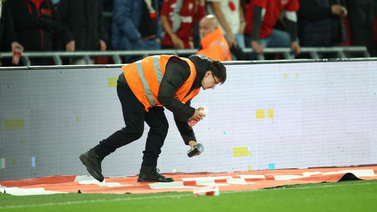Standard-Antwerp ne va pas à son terme à cause des supporters liégeois : la fin du match disputée à huis-clos à une date à déterminer