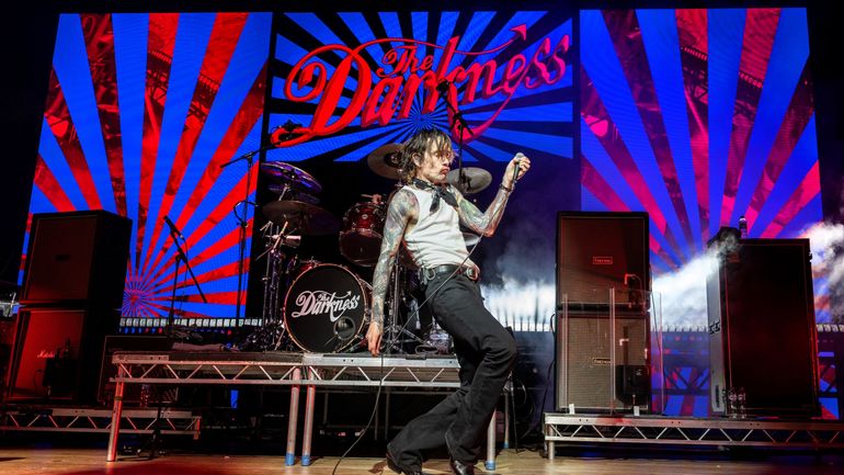 The Darkness revisite le classique de Noël "Mistletoe and Wine" de Cliff Richard The Darkness revisite le classique de Noël "Mistletoe and Wine" de Cliff Richard