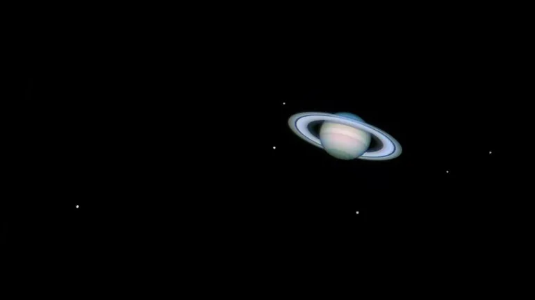 Saturne et ses anneaux