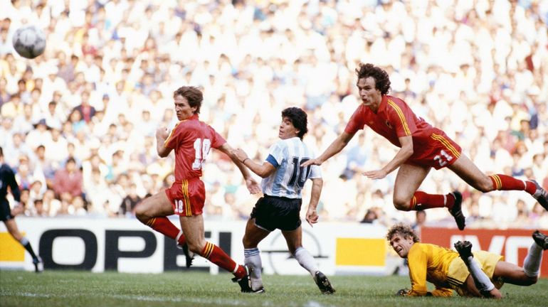 Archives Club : Cinq ans après sa disparition, Nicolas Frutos évoque la vie de Diego Maradona, son idole à qui il a osé dire "non"