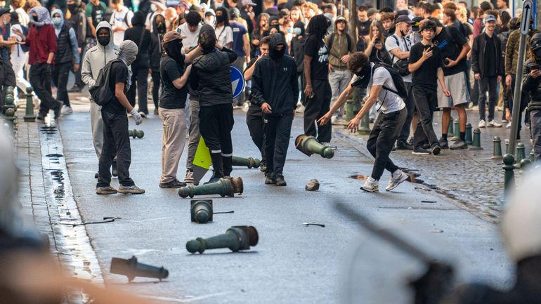Manifestation des élèves : la police de Liège a fait état mardi de 31 arrestations administratives, deux arrestations judiciaires et plusieurs policiers blessés