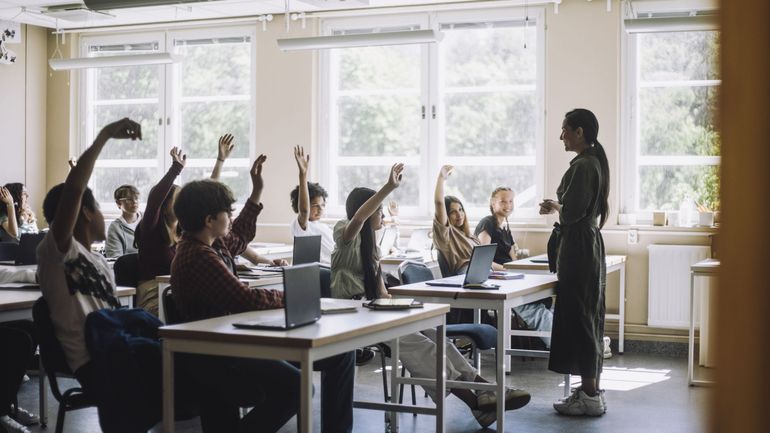Passage de 20 à 22 heures de cours dans l’enseignement secondaire supérieur : les profs craignent une vague de licenciements