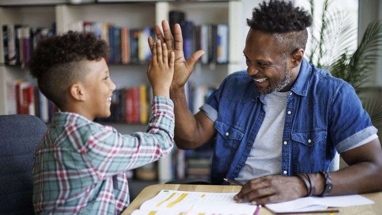 Comment les élèves apprennent : faire dialoguer science et société pour mieux les accompagner Comment les élèves apprennent : faire dialoguer science et société pour mieux les accompagner