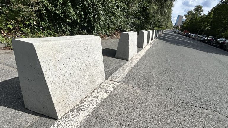 Bruxelles : une centaine de blocs de béton font leur apparition à la frontière avec la Flandre