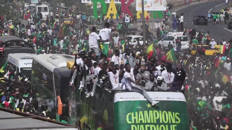 CAN-2025 : Les Lions fêtés par les Sénégalais lors d'une parade dans Dakar survoltée