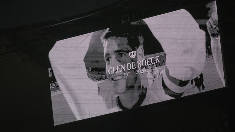 Emotion et minute de silence à Anderlecht et au Cercle : les ex-clubs de Glen De Boeck lui rendent hommage Emotion et minute de silence à Anderlecht et au Cercle : les ex-clubs de Glen De Boeck lui rendent hommage