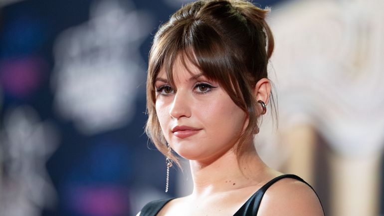 Confrontée à des fans envahissants, Marine met les choses au point : "Il faut arrêter"