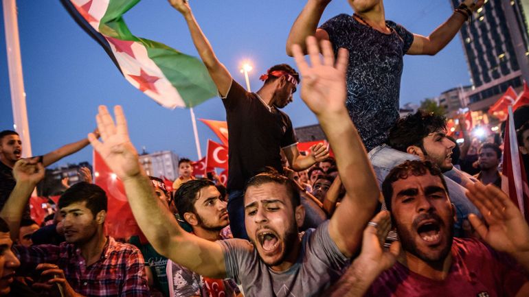 Il y a dix ans, le coup d'État manqué en Turquie a remodelé son système politique : quelles conséquences aujourd'hui ?