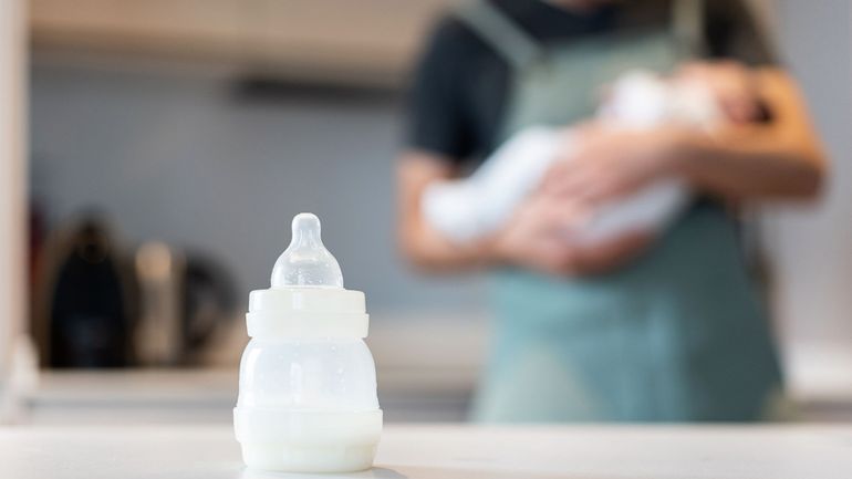 "On aurait pu être dans une toute autre situation": des parents nous alertent, ils ont acheté en mai du lait infantile rappelé en février